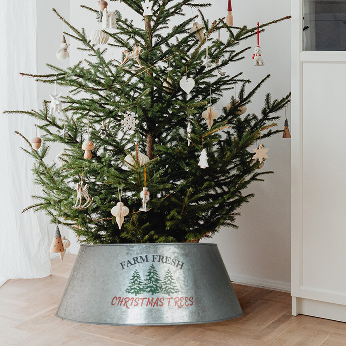 Vintage Christmas Tree Collar by Arjan
